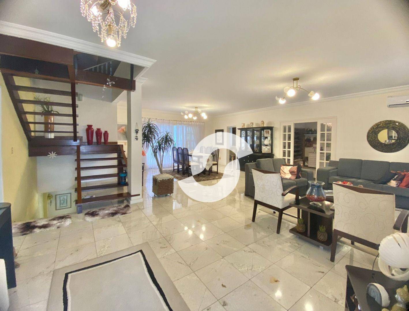 Casa à venda com 4 quartos, 595m² - Pendotiba,Niterói