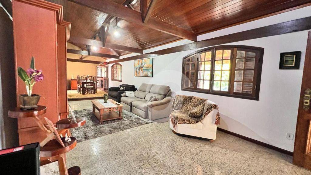 Casa à venda com 3 quartos, 353m² - Serra Grande,Niterói