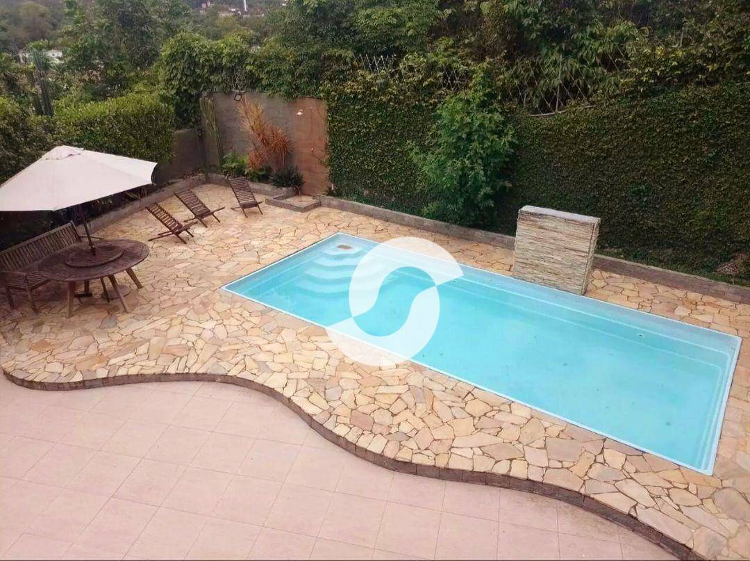 Casa à venda com 3 quartos, 401m² - Sape,Niterói