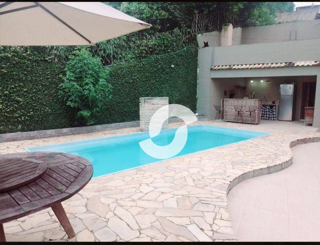 Casa à venda com 3 quartos, 401m² - Sape,Niterói