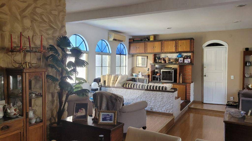 Casa à venda com 4 quartos, 373m² - São Francisco,Niterói