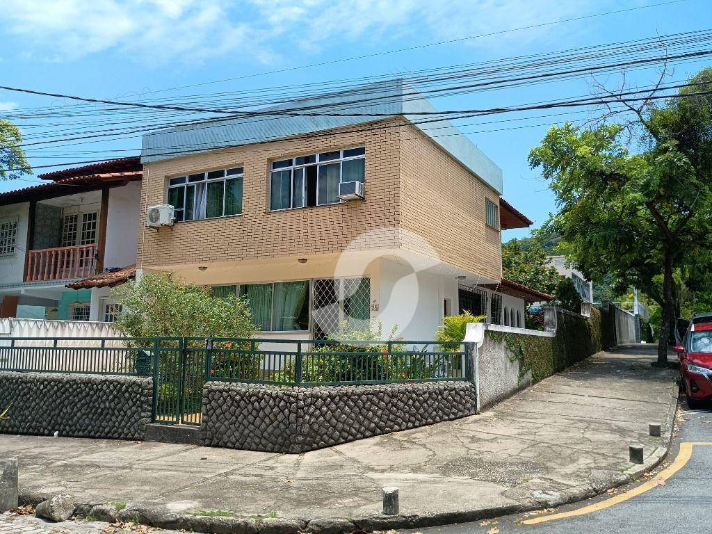 Casa à venda com 3 quartos, 197m² - São Francisco,Niterói