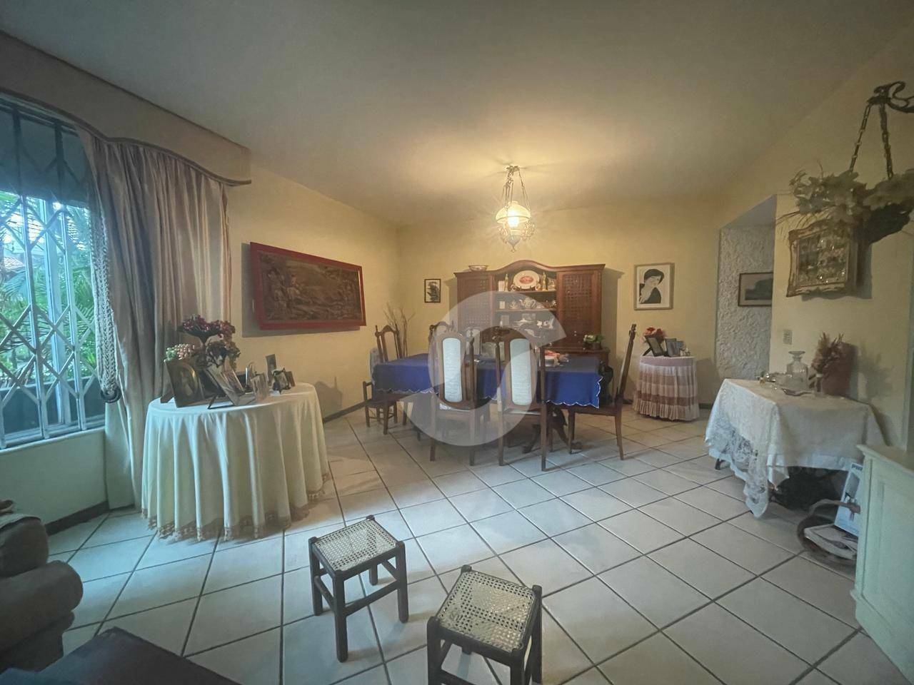 Casa à venda com 3 quartos, 249m² - São Francisco,Niterói