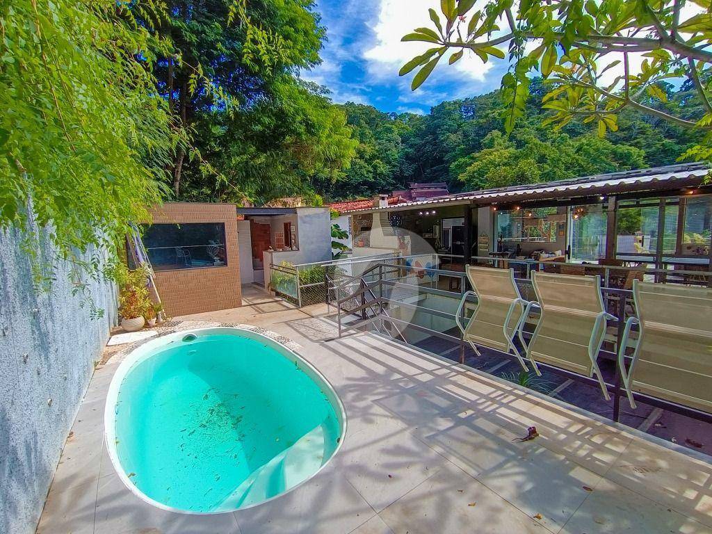 Casa à venda com 5 quartos, 300m² - Itaipu,Niterói