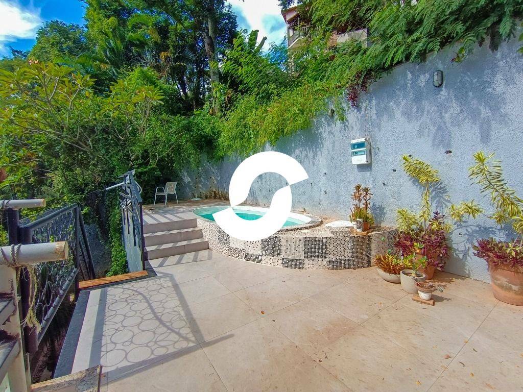 Casa à venda com 5 quartos, 300m² - Itaipu,Niterói