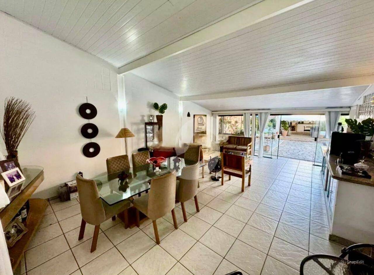 Casa à venda com 5 quartos, 400m² - Itaipu,Niterói