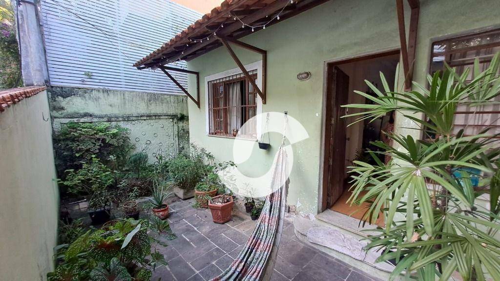 Casa à venda com 3 quartos, 280m² - Santa Rosa,Niterói