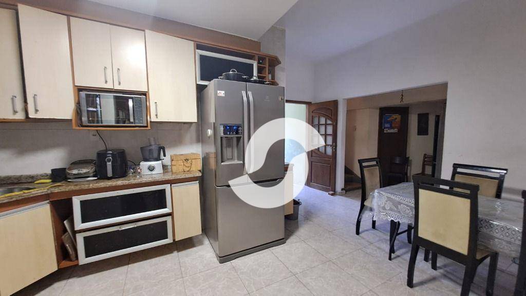 Casa à venda com 3 quartos, 280m² - Santa Rosa,Niterói