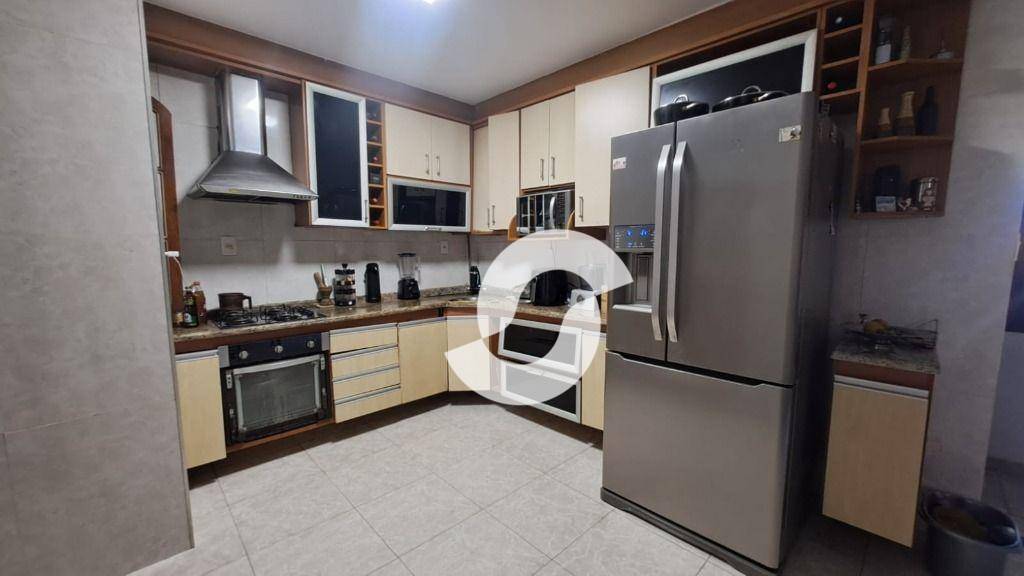 Casa à venda com 3 quartos, 280m² - Santa Rosa,Niterói