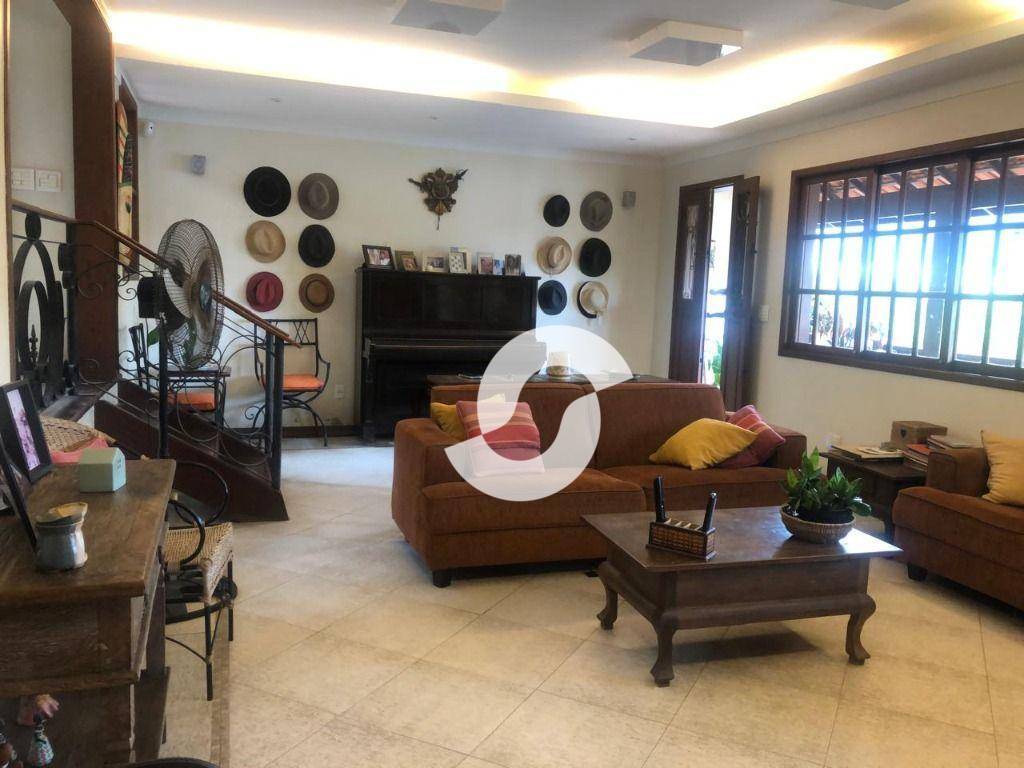 Casa à venda com 4 quartos, 392m² - Itaipu,Niterói