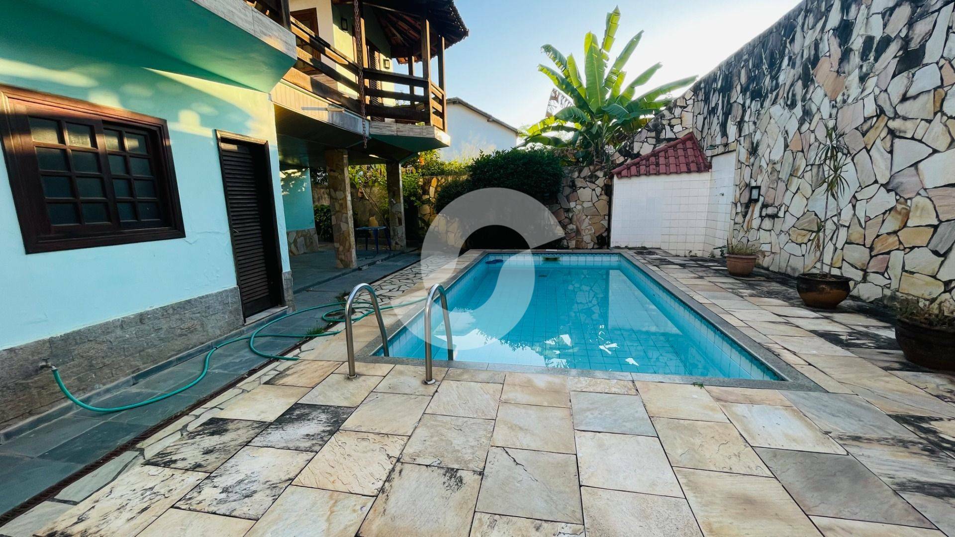 Casa à venda com 5 quartos, 355m² - Camboinhas,Niterói