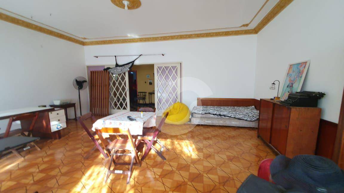 Casa à venda com 5 quartos, 298m² - Santa Rosa,Niterói