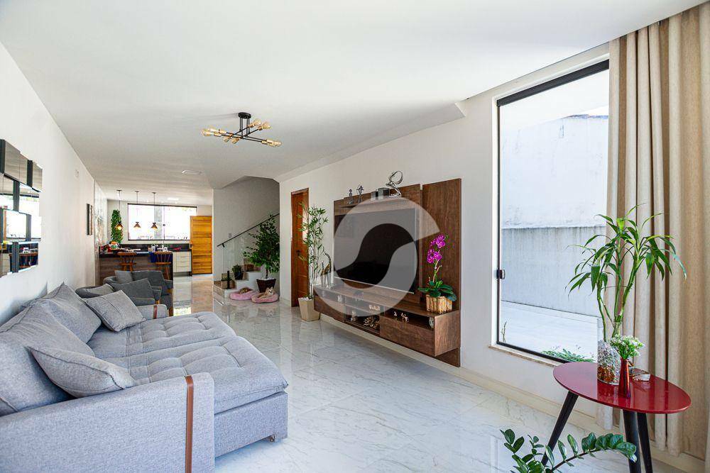 Casa à venda com 3 quartos, 150m² - Itaipu,Niterói