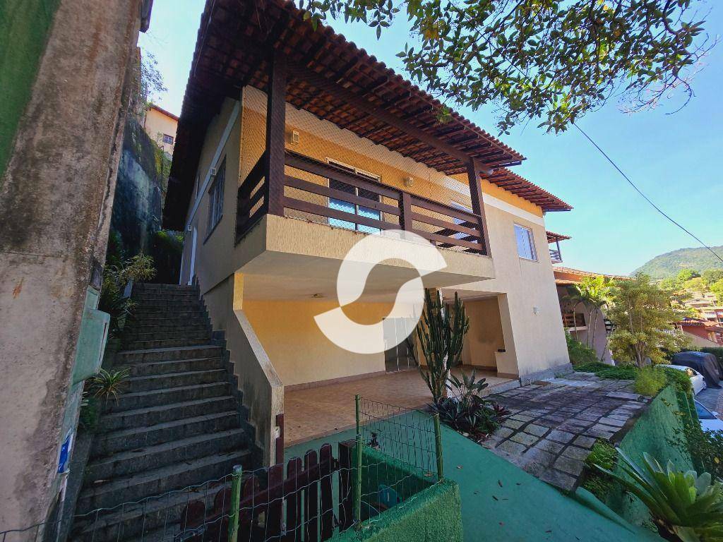 Casa à venda com 3 quartos, 262m² - Pendotiba,Niterói