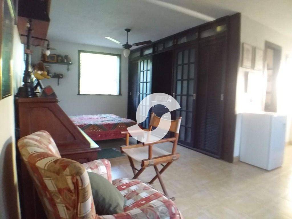 Casa à venda com 5 quartos, 300m² - Itaipu,Niterói