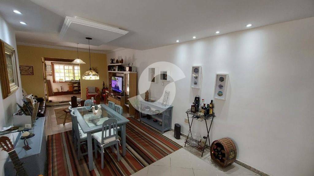 Casa à venda com 3 quartos, 268m² - Itaipu,Niterói