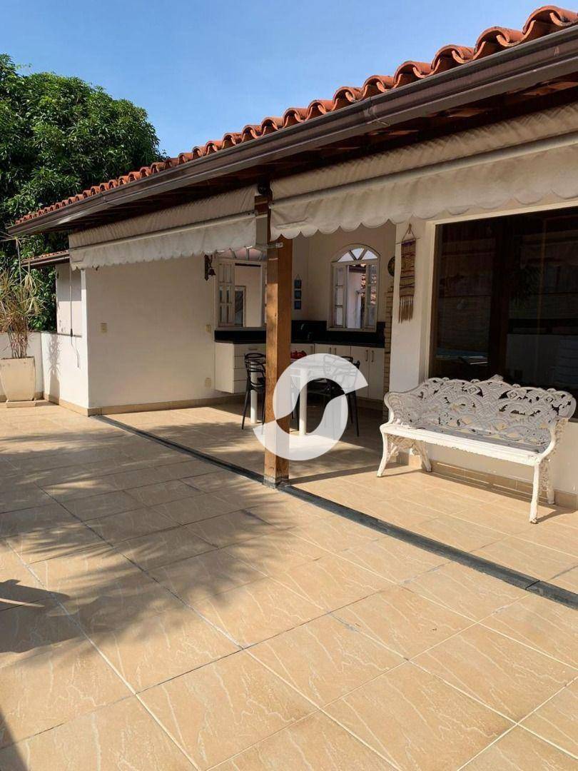  - CASA 5 QUARTOS PÉ PEQUENO