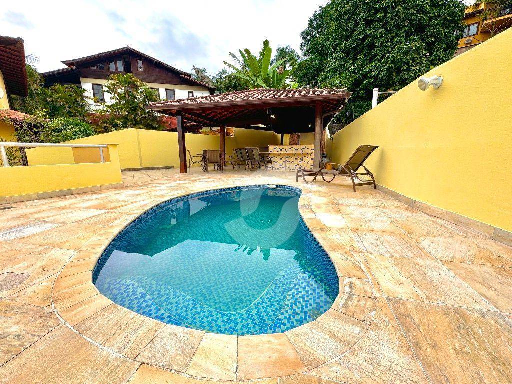 Casa à venda com 4 quartos, 326m² - Pendotiba,Niterói