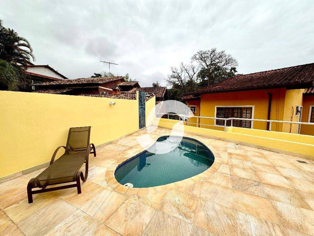 Casa à venda com 4 quartos, 326m² - Pendotiba,Niterói