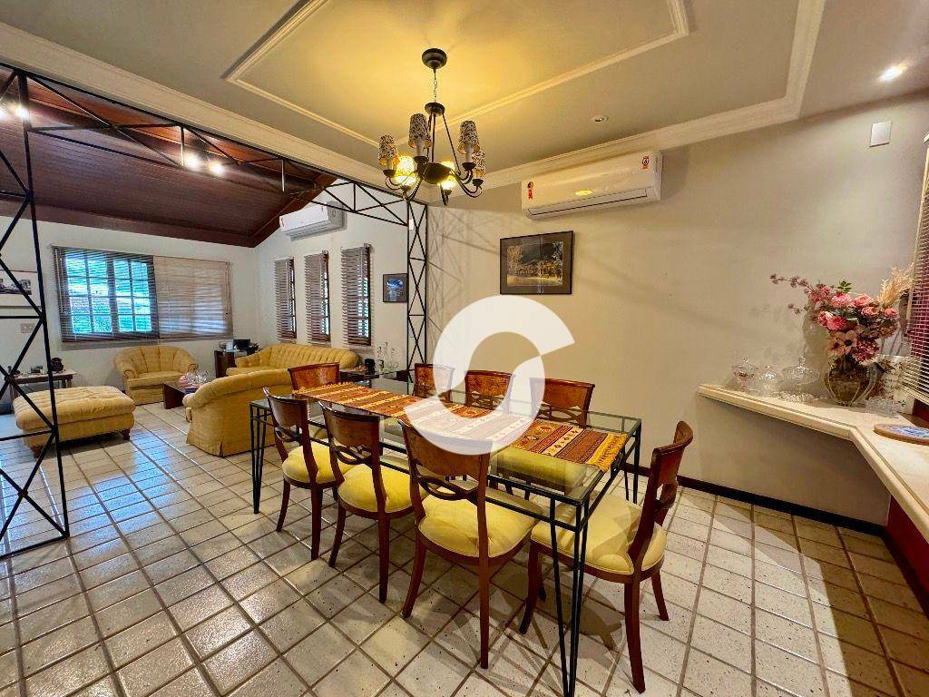 Casa à venda com 4 quartos, 326m² - Pendotiba,Niterói