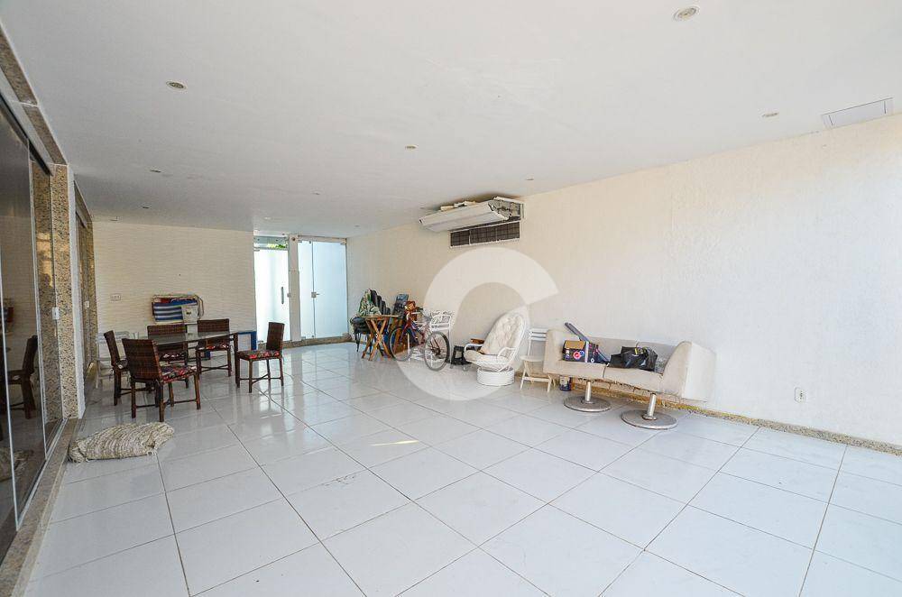 Casa à venda com 7 quartos, 360m² - Piratininga,Niterói