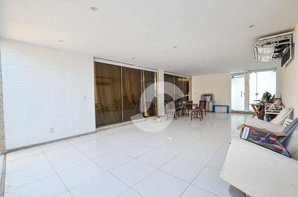 Casa à venda com 7 quartos, 360m² - Piratininga,Niterói