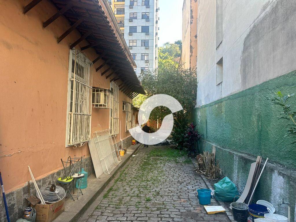  - Casa à venda, em terreno de 727m² ideal para construir um prédio - R$ 5.000.000,00 - Santa Rosa - Niterói/RJ