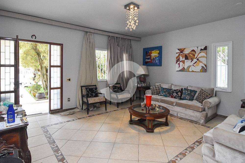  - Casa com 4 dormitórios, piscina a 80m da praia à venda, terreno 360 m² por R$ 1.800.000 - Piratininga - Niterói/RJ