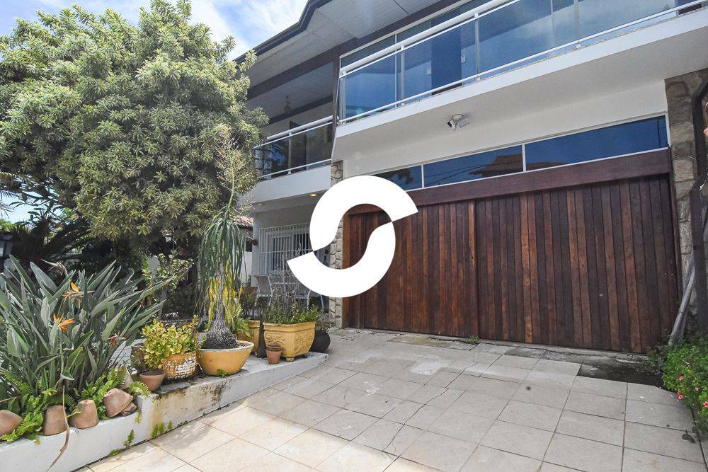 Casa à venda com 4 quartos, 291m² - Piratininga,Niterói
