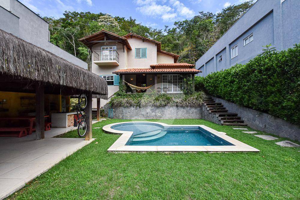 Casa à venda com 3 quartos, 300m² - Serra Grande,Niterói