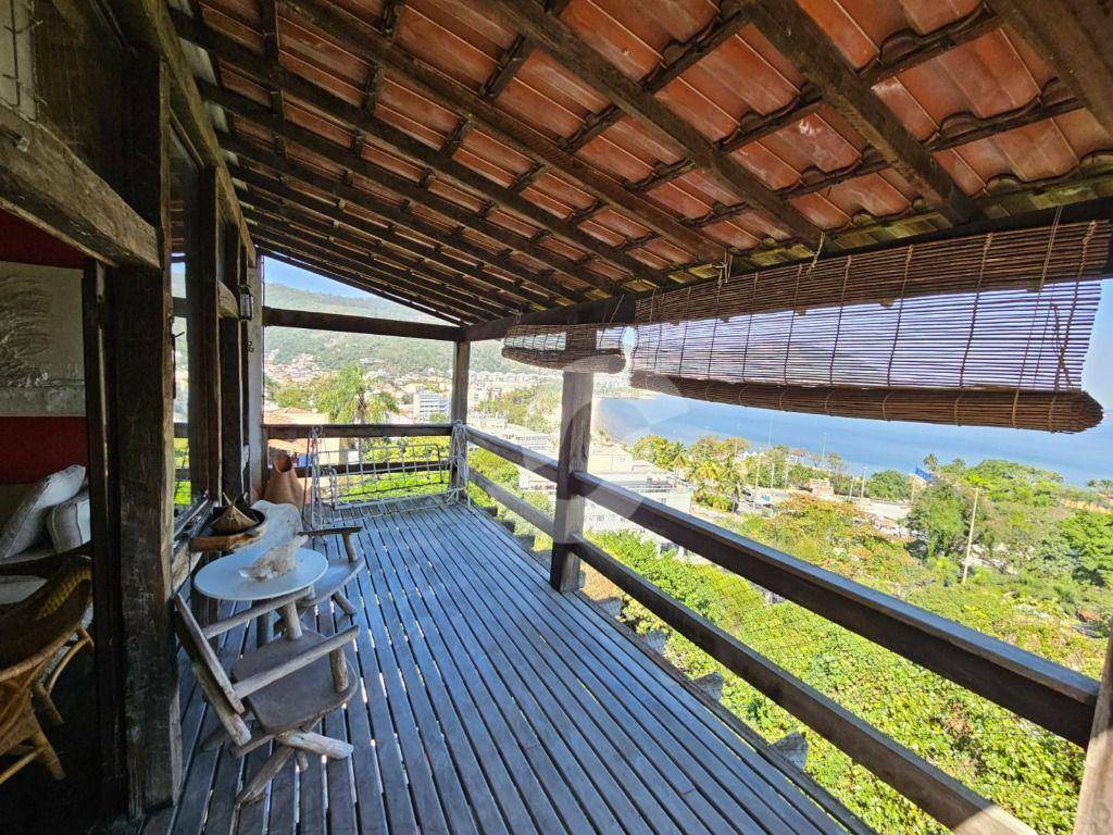 Casa à venda com 8 quartos, 268m² - São Francisco,Niterói