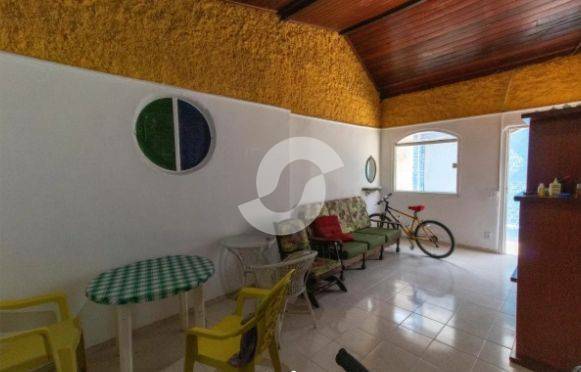 Casa à venda com 2 quartos, 104m² - Santa Rosa,Niterói