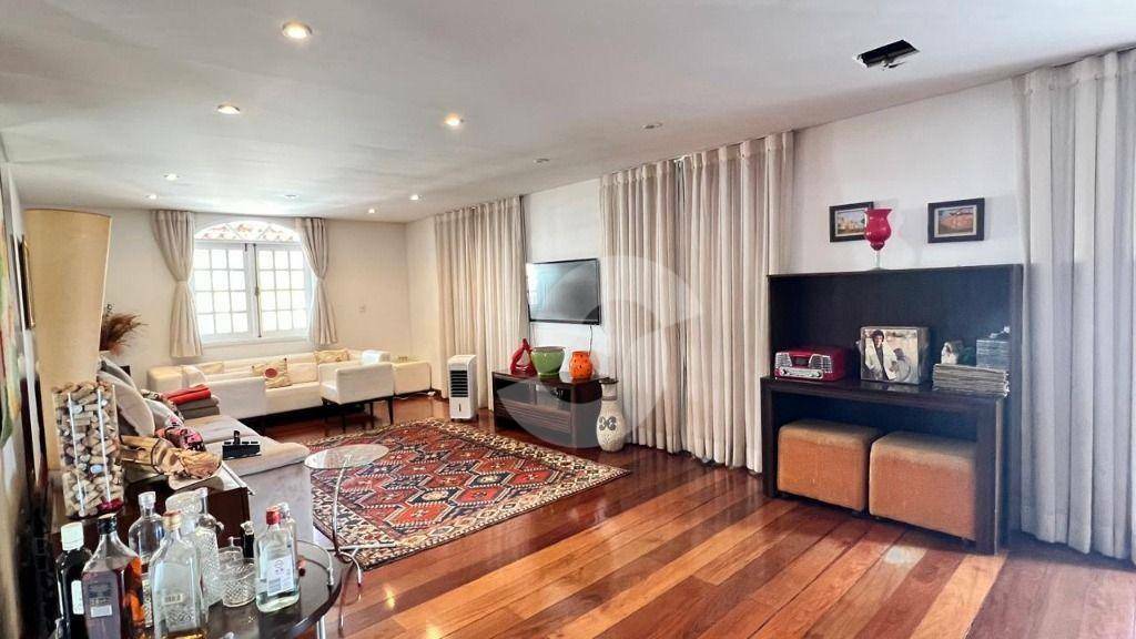 Casa à venda com 5 quartos, 456m² - São Francisco,Niterói