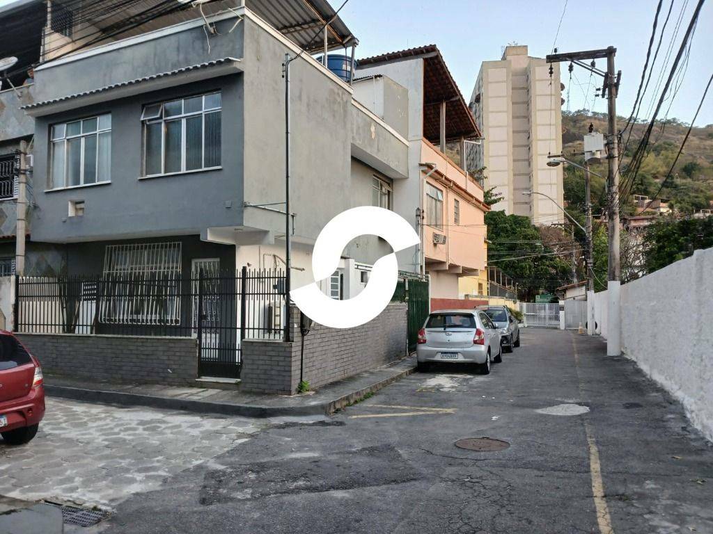 Casa à venda com 3 quartos, 200m² - Santa Rosa,Niterói
