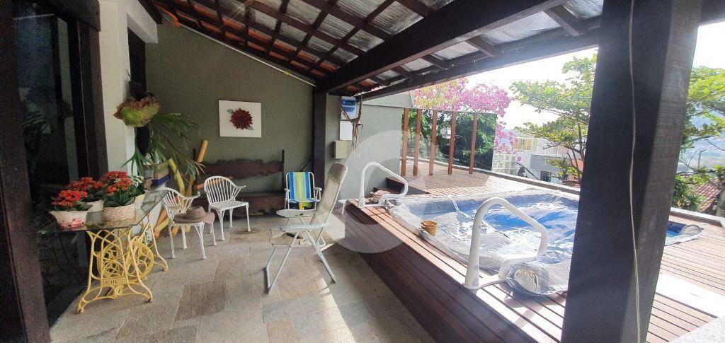 Casa à venda com 4 quartos, 414m² - São Francisco,Niterói