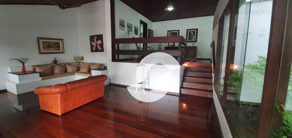 Casa à venda com 4 quartos, 414m² - São Francisco,Niterói
