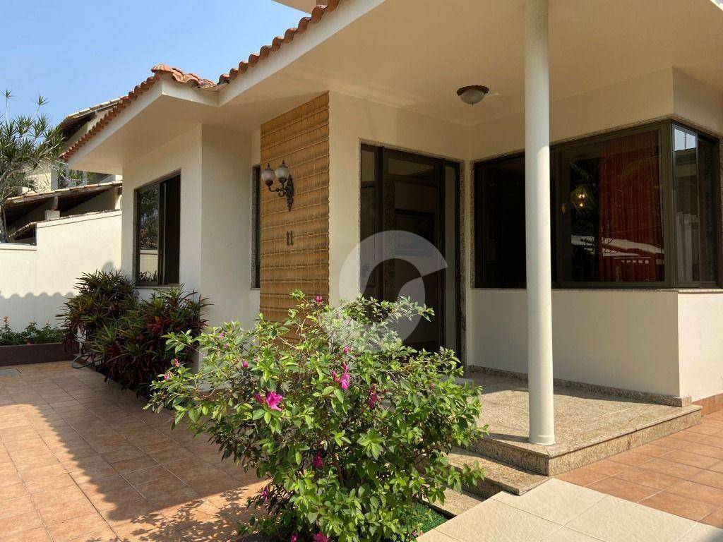 Casa à venda com 3 quartos, 200m² - Maria Paula,Niterói