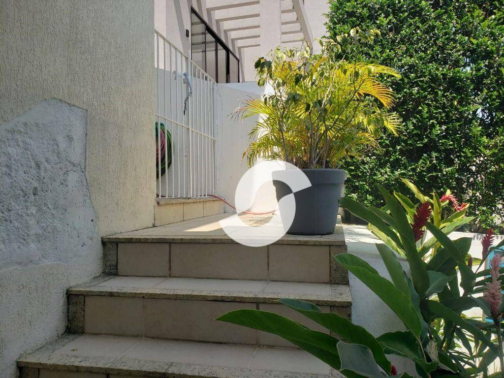 Casa à venda com 4 quartos, 552m² - Piratininga,Niterói