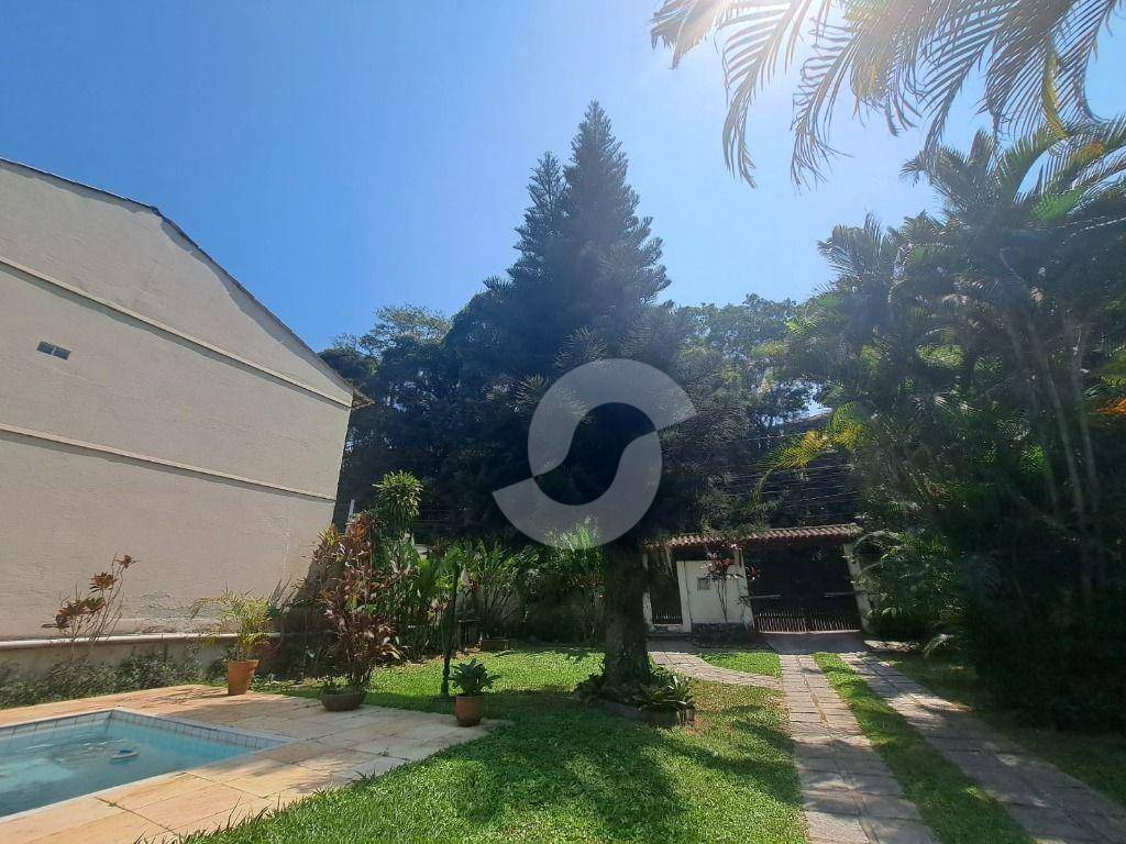 Casa à venda com 5 quartos, 227m² - Pendotiba,Niterói