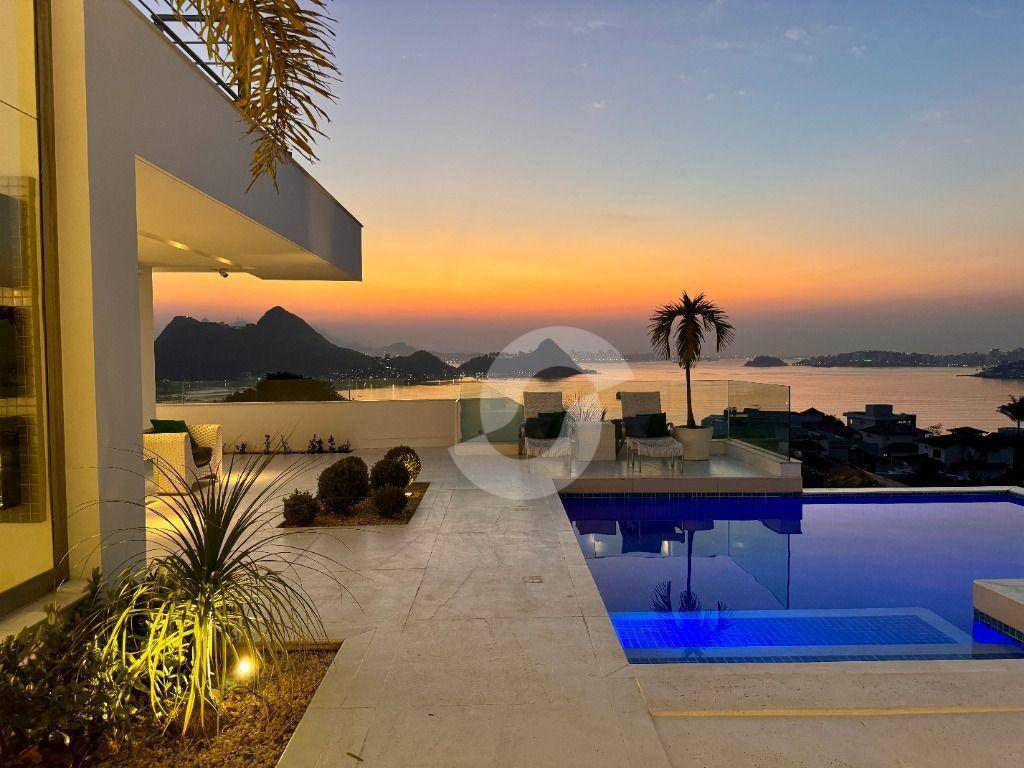 Casa à venda com 4 quartos, 1400m² - Charitas,Niterói