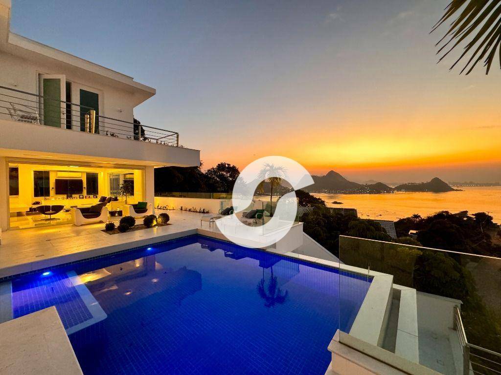 Casa à venda com 4 quartos, 1400m² - Charitas,Niterói