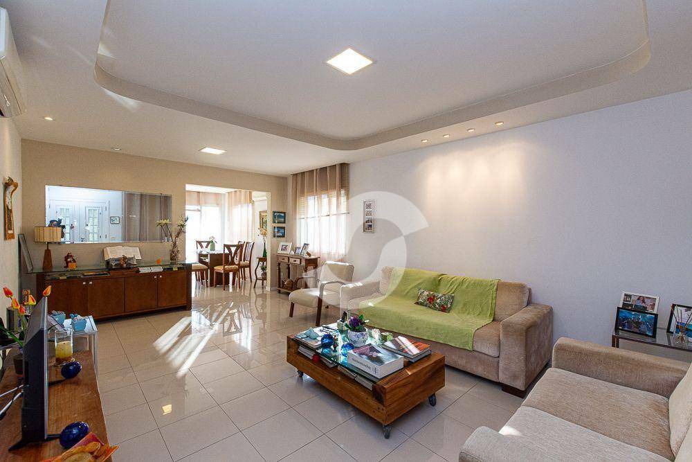 Casa à venda com 5 quartos, 228m² - Pendotiba,Niterói