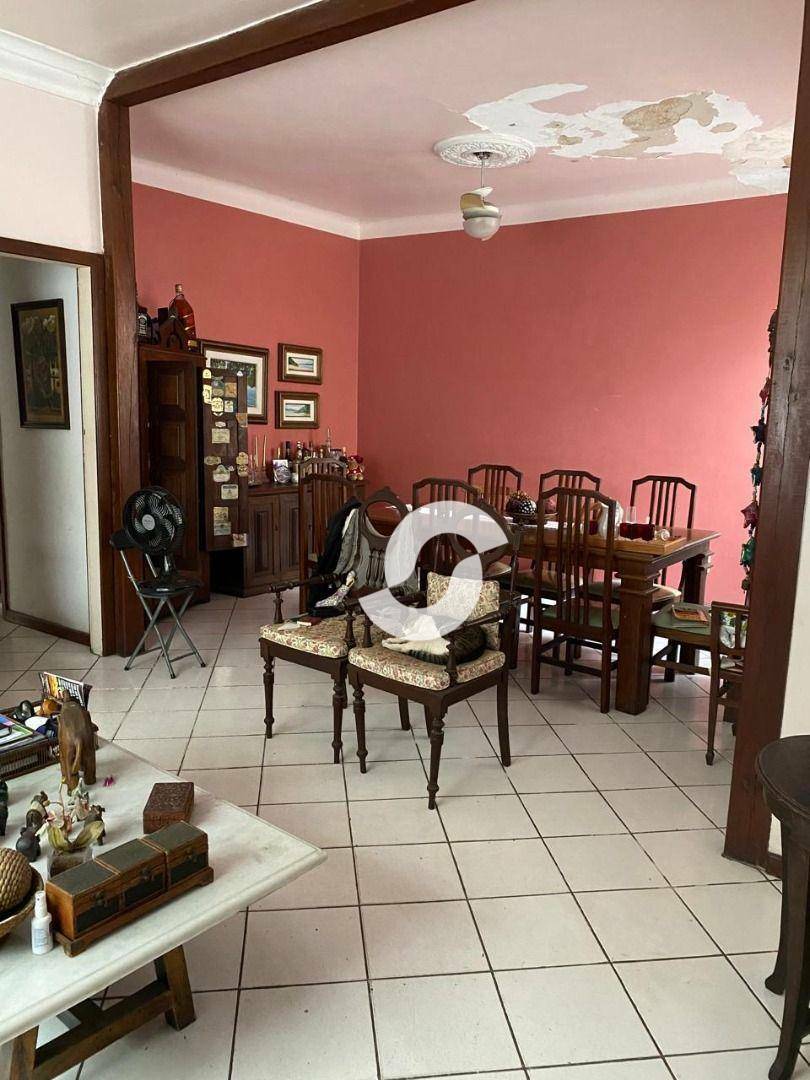 Casa à venda com 5 quartos, 300m² - Santa Rosa,Niterói