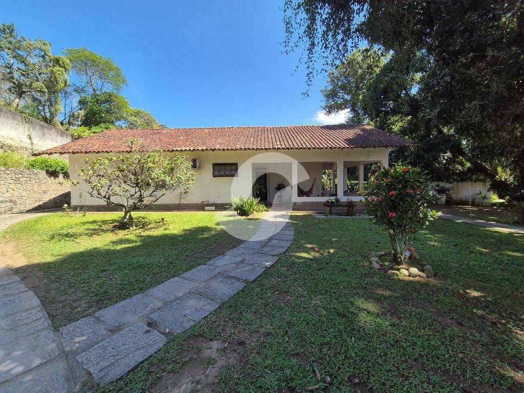 Casa à venda com 4 quartos, 200m² - Itaipu,Niterói