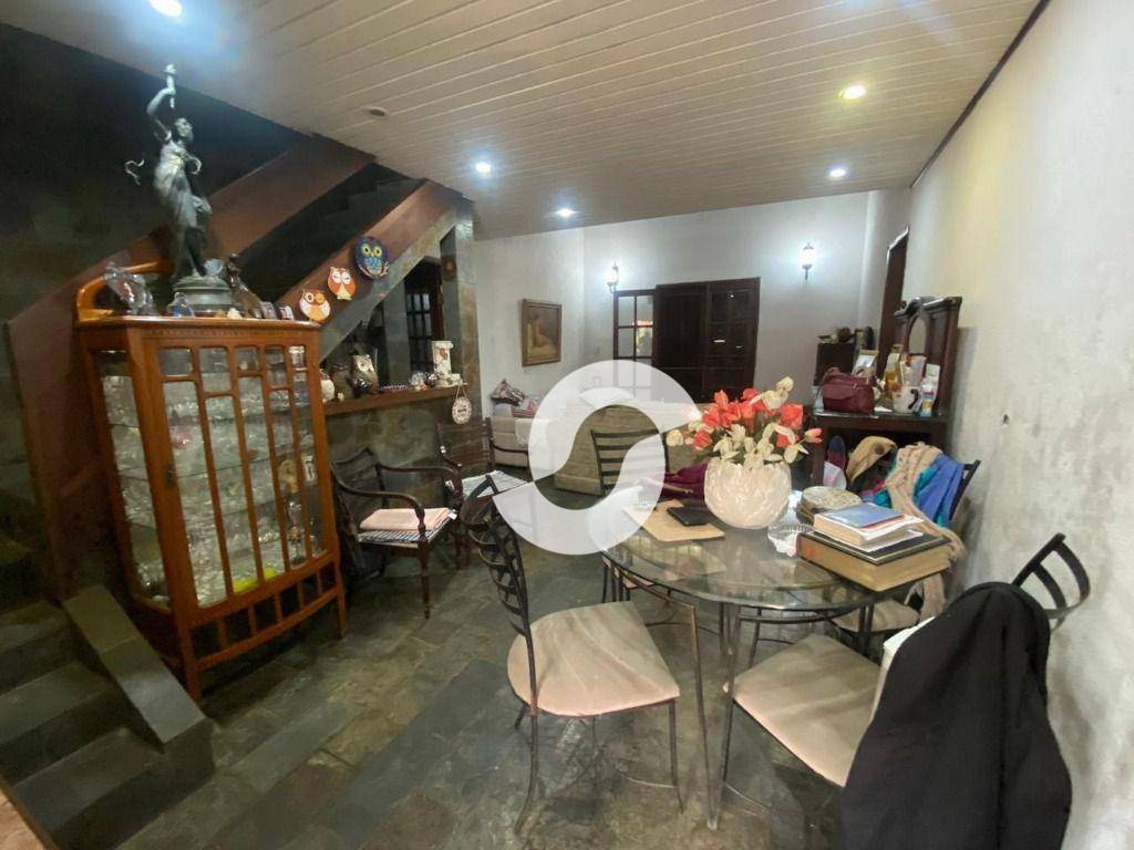 Casa à venda com 5 quartos, 180m² - Piratininga,Niterói