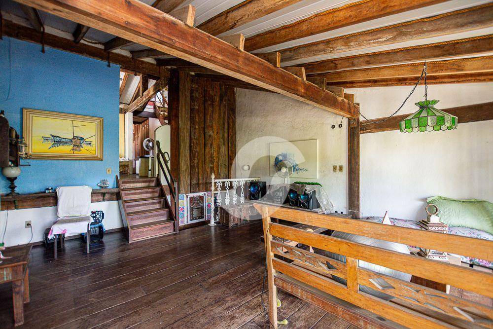 Casa à venda com 3 quartos, 249m² - Piratininga,Niterói