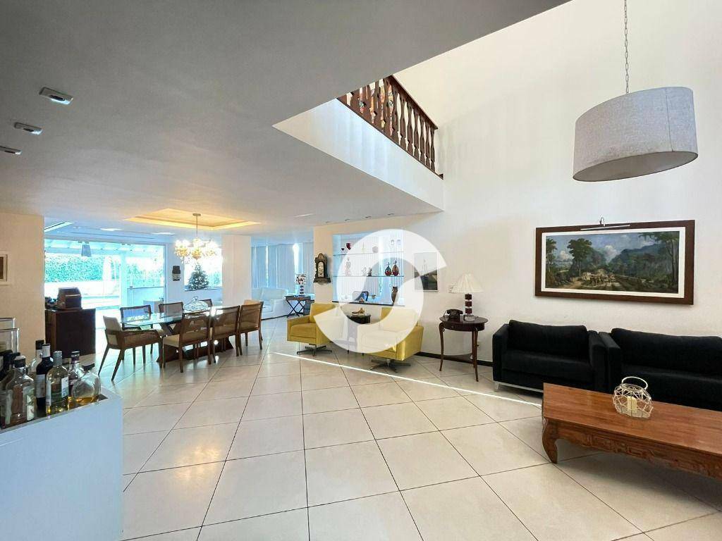  - Casa com 4 dormitórios à venda, 350 m² por R$ 3.000.000,00 - Itacoatiara - Niterói/RJ