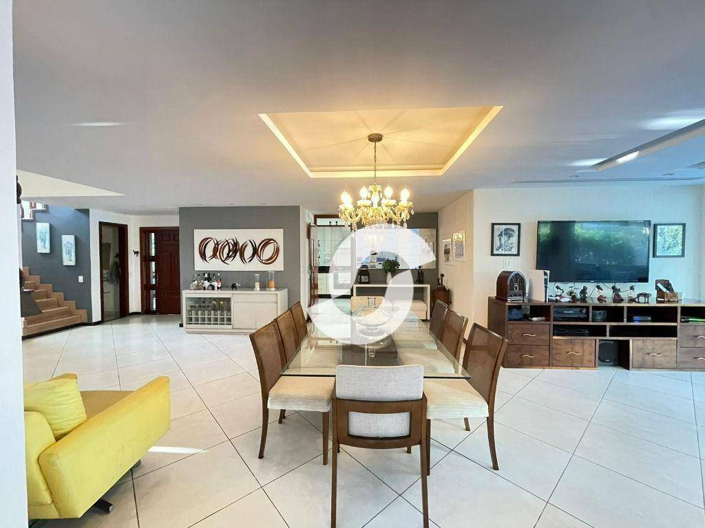 Casa à venda com 4 quartos, 350m² - Itacoatiara,Niterói