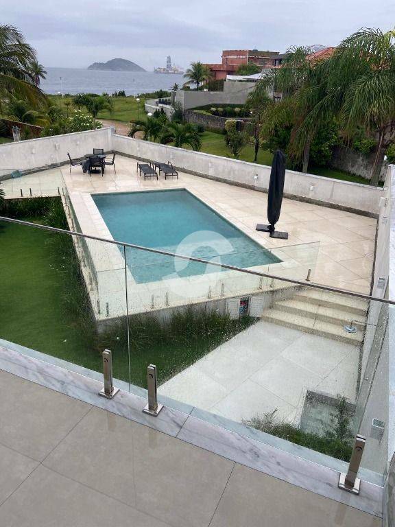 Casa à venda com 4 quartos, 452m² - Camboinhas,Niterói