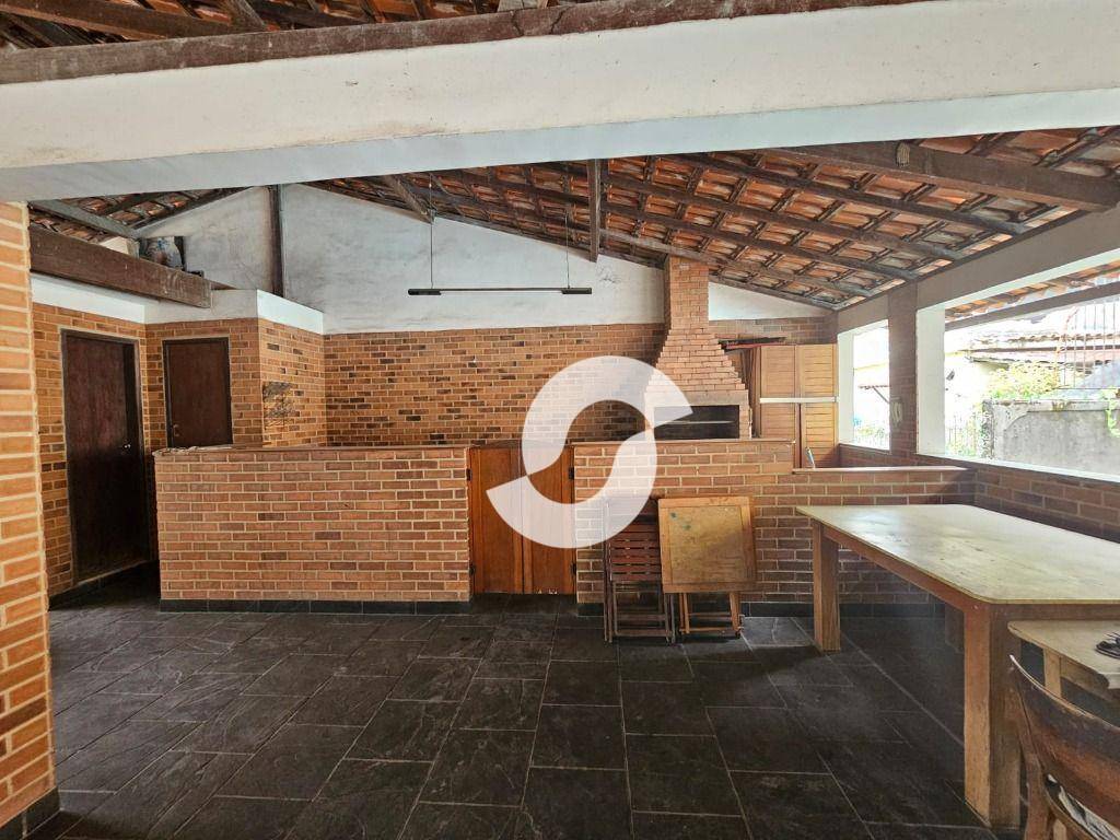 Casa à venda com 4 quartos, 413m² - São Lourenço,Niterói